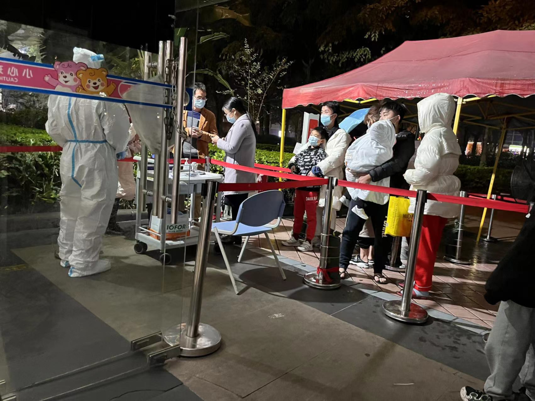 好慌，孩子半夜发烧到40℃，去不去医院？