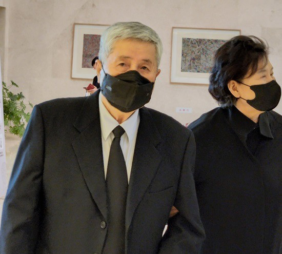 |影后姜受延灵堂提前开放，遗像曝光显凄美，众多圈内大咖现身哀悼