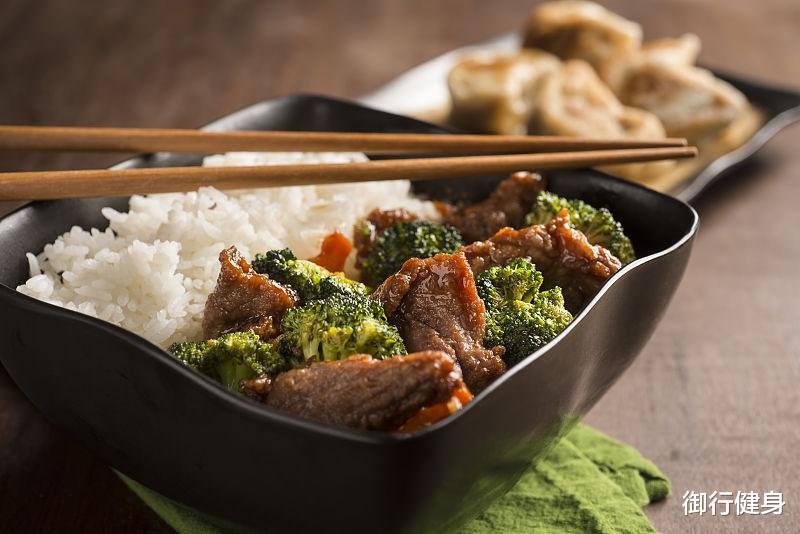 饮食 “不吃晚餐”减肥有效果，但为什么不是优质健康的好办法？
