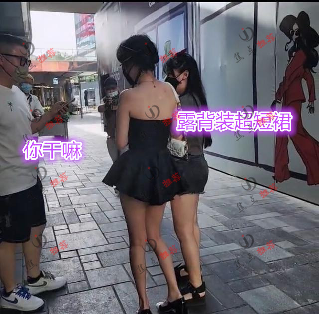 男子街口等朋友,2名衣着清凉的美女求加好友,男子:我是正经人