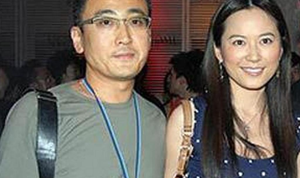 51岁俞飞鸿：没结婚，但一直有固定伴侣，感谢窦文涛陪了我近20年