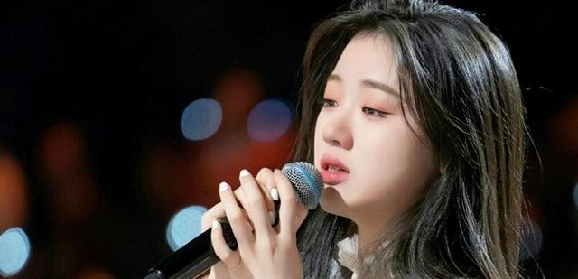 |18岁夺《好声音》冠军,出现失误却被张艺谋青睐,单依纯凭啥?