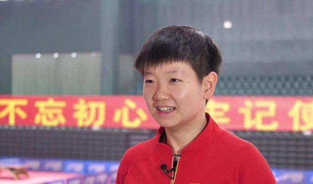 孙颖莎|早八点孙颖莎三喜临门，官媒点赞小魔王才22岁莎莎成为大满贯不急