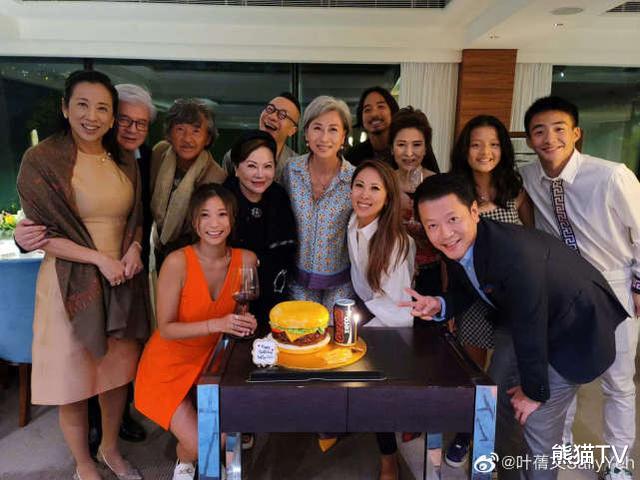 叶倩文|叶倩文与林子祥恩爱庆祝61岁生日，透露自己确诊新冠并传染家人