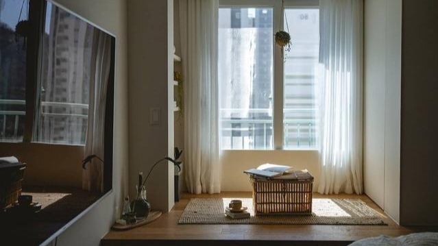 装修选择了“去客厅化”很有远见,只放一张桌子,119㎡显大显亮!