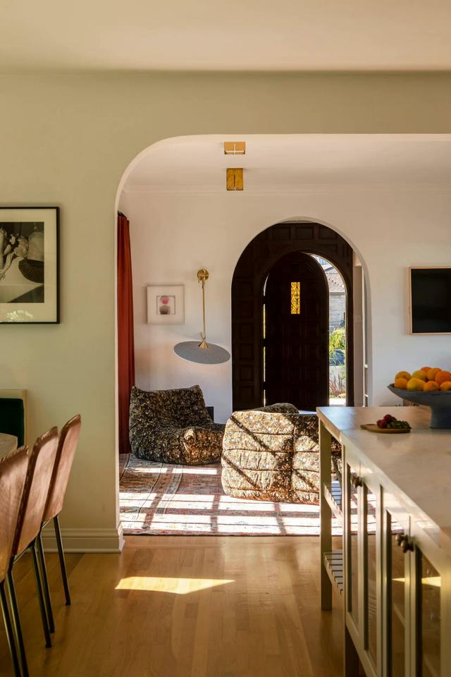 50阿姨改造的传统住宅,拱形元素,复古色彩及家具,气质非凡