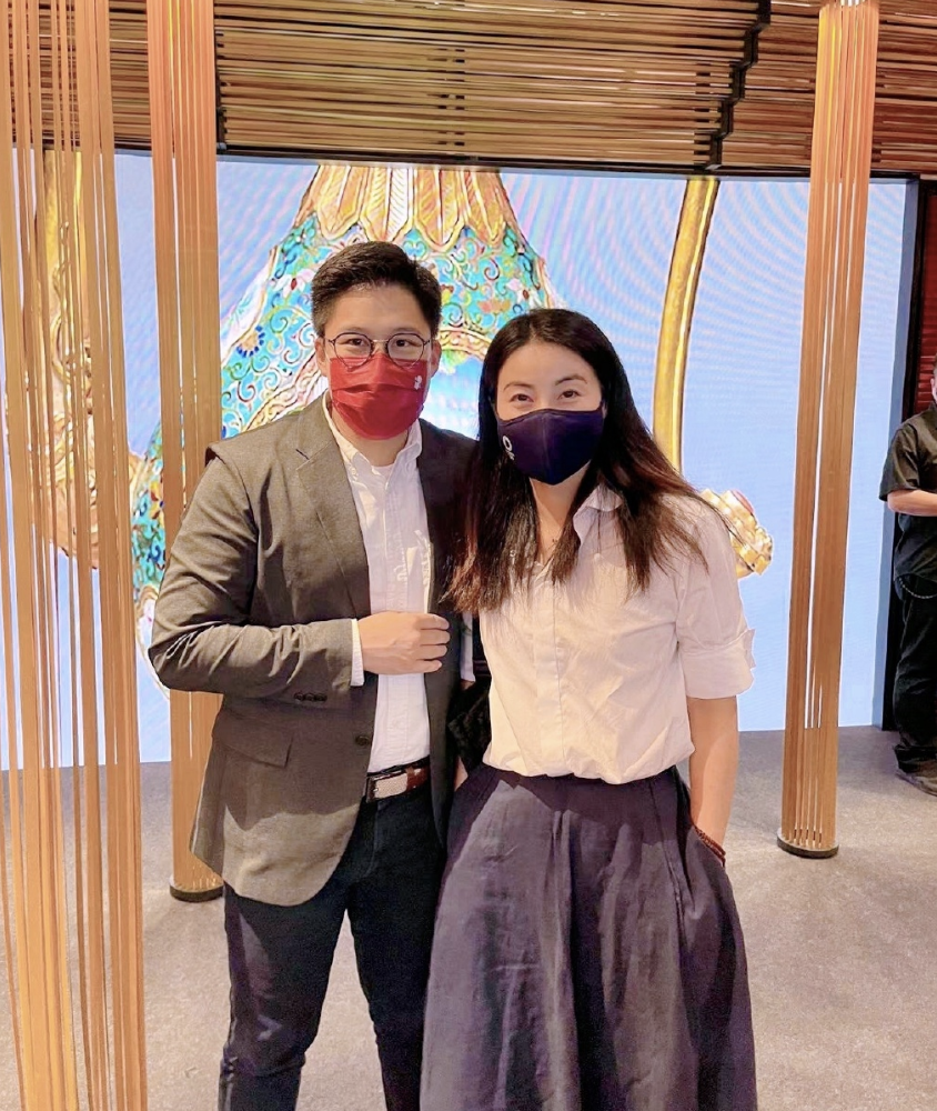 郭晶晶|霍启刚全家外出就餐,大女儿高清正脸首次曝光,灵动可爱像郭晶晶