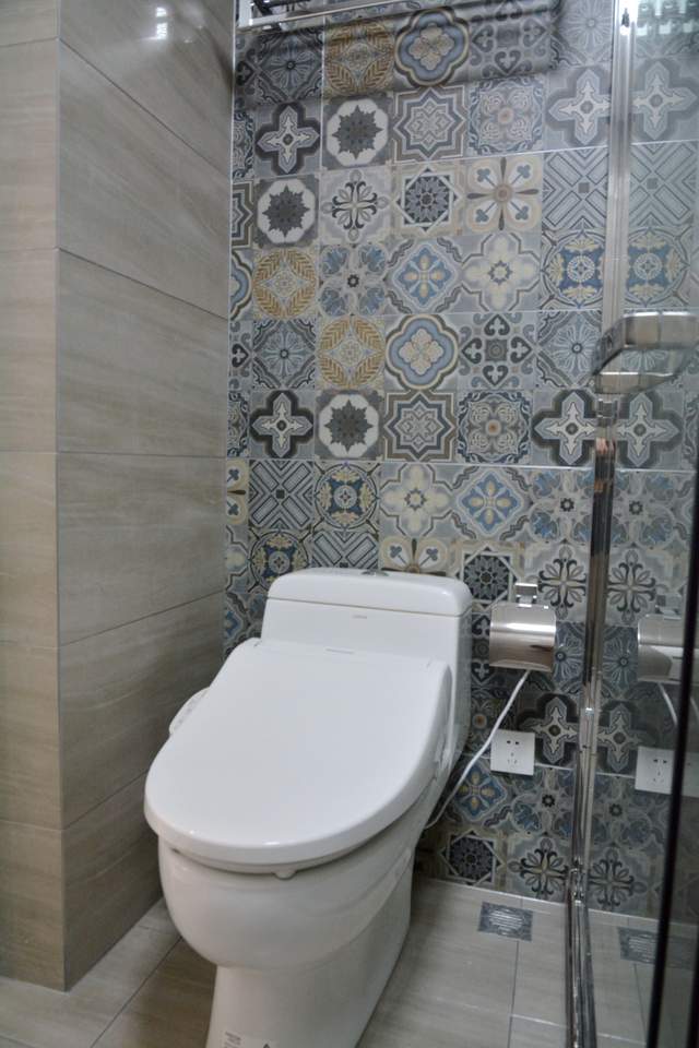 不顾反对在客厅装屏风,家人都一脸不解,完工才知道妙处多