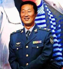 林永健|林永健：穷小子娶最美军花，走红16年零绯闻，靠3招战胜婚姻危机