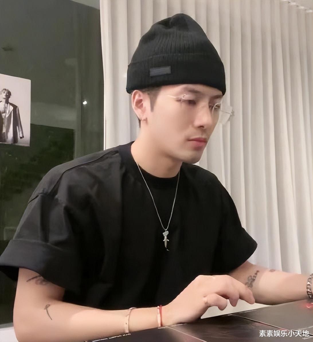 王嘉尔|王嘉尔8年老站姐宣布关站,站姐提醒:记得初心与勇气,无愧于心