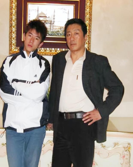 有了孩子丁勇岱多了一分牵挂，事业发展不忘家人共享天伦之乐