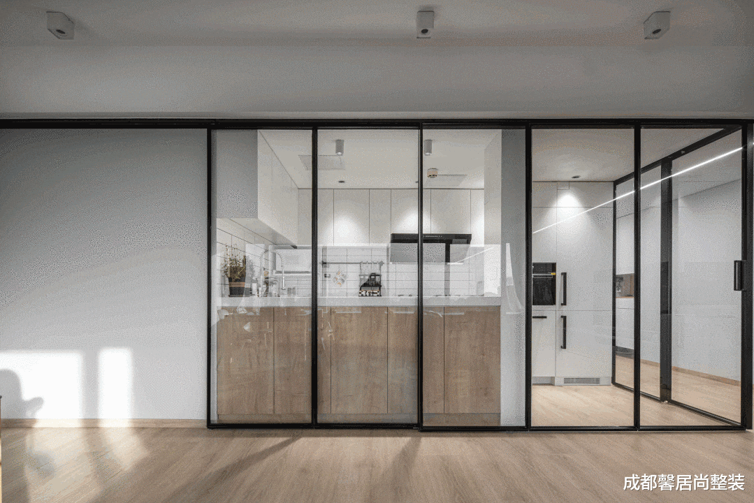 港式风情演绎现代轻奢,新奇与时尚