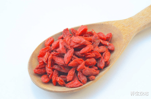 肝脏|吃维生素会伤肝？提醒：不想肝“烂如渔网”，2种维生素别瞎吃