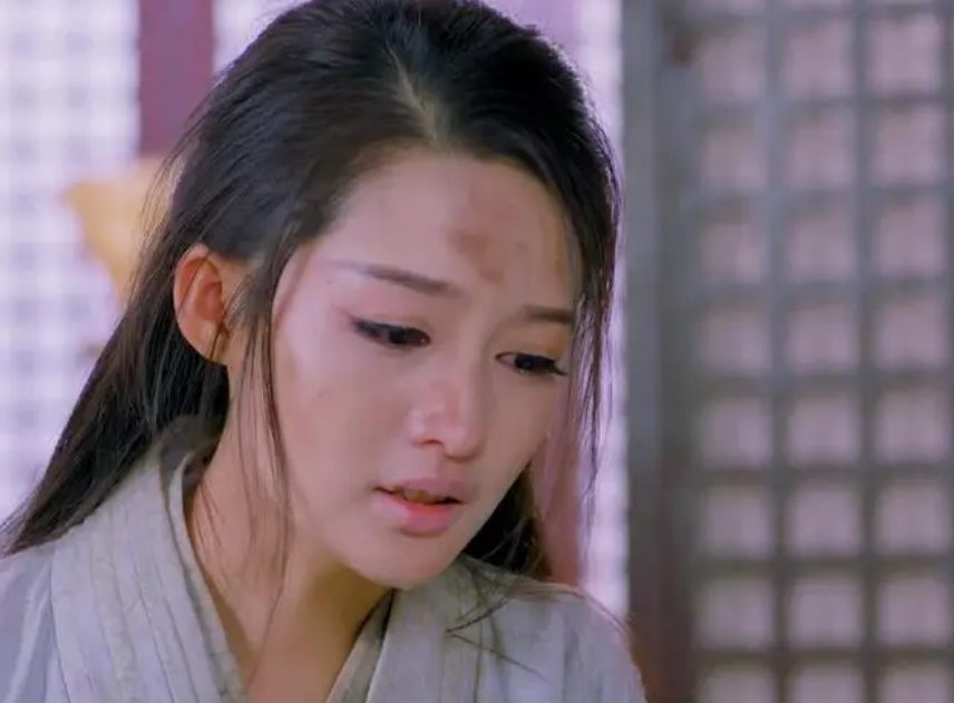 李沁|李沁美颜变丑,网友直呼给她原相机,亲妈也不认识你