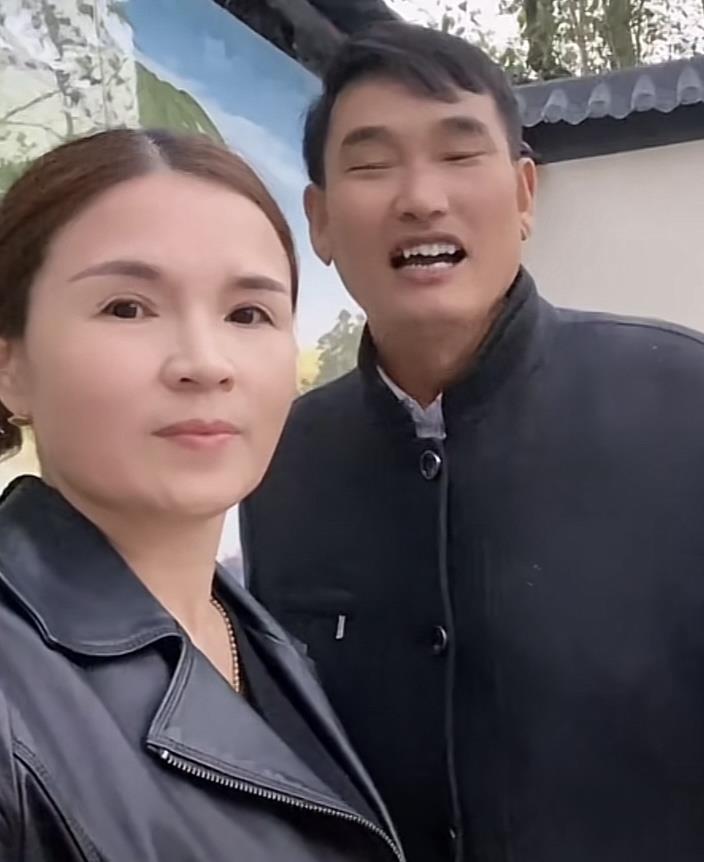 女孩|大衣哥儿子新恋情？女方主动回应，获网友称赞