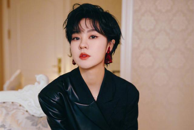 快乐女声|与郁可唯刘惜君同届的昔日快女，变身乐评人亮相《声生不息》