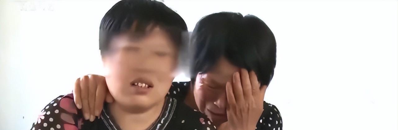 64岁东北女子被同村男子逼婚，丈夫却被活活气死，家里人都受伤