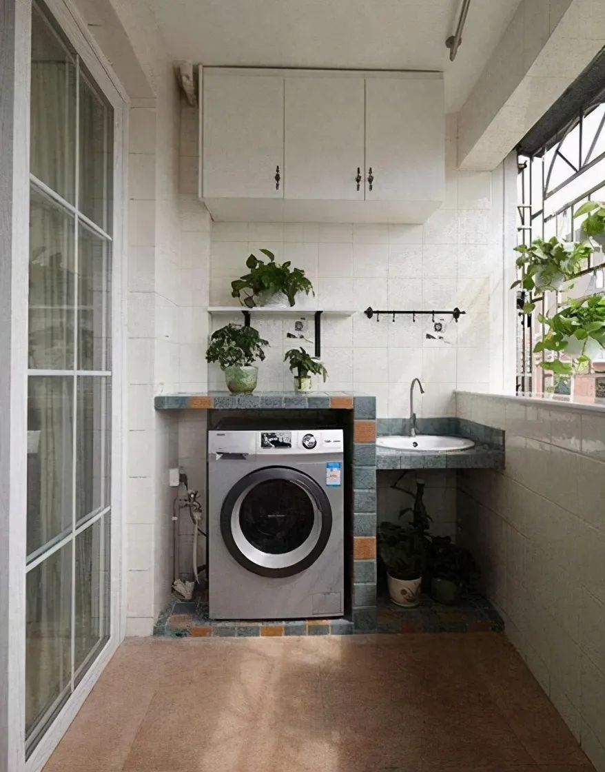 砖砌的洗手台,比千篇一律的成品好看太多,防水又耐用