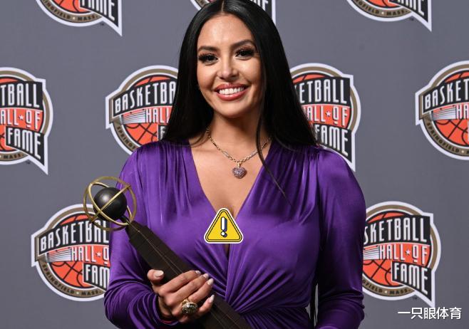 科比·布莱恩特|瓦妮莎晒近照,一家人又去迪士尼!20岁女儿长大,笑起来似科比