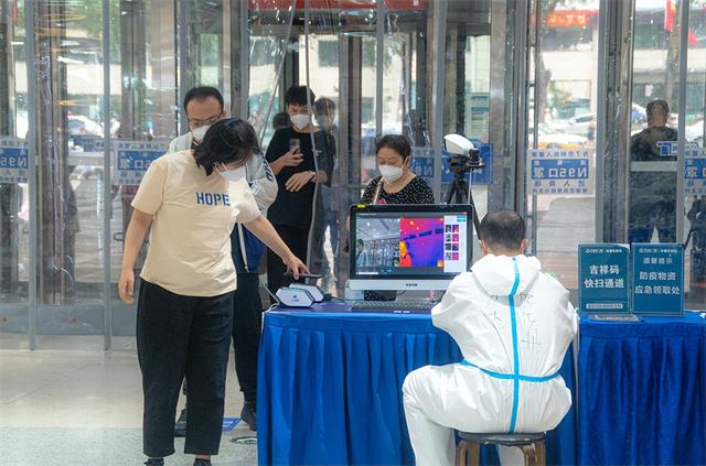 扫码测温隔位坐,长春市恢复堂食