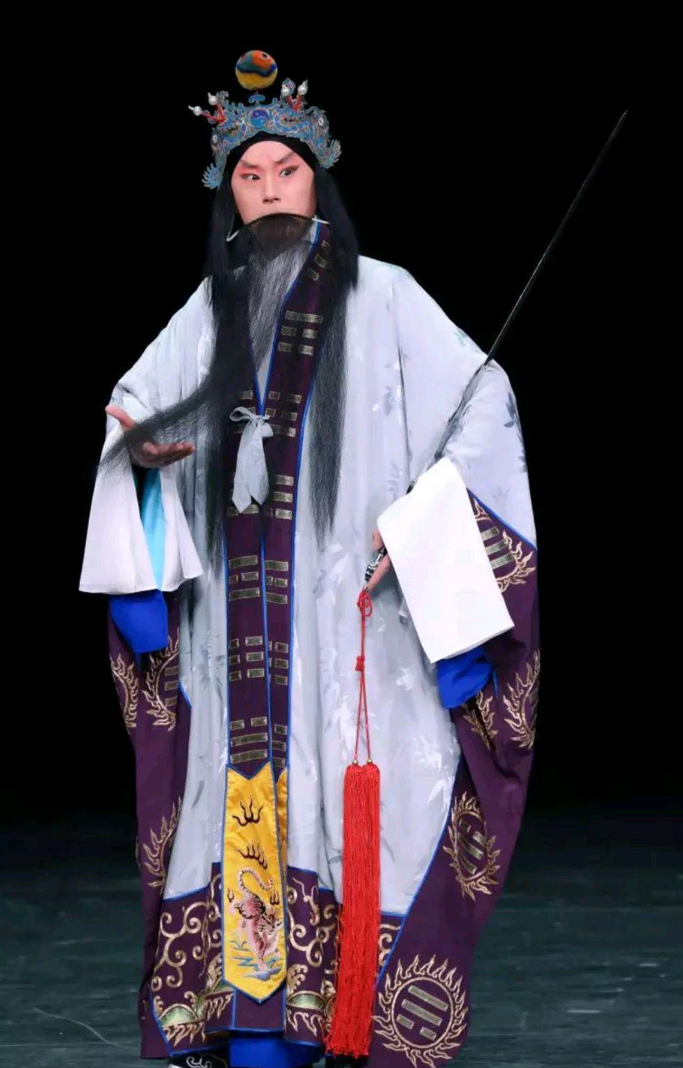 京剧|京剧演员蓝天饰演的鲁肃被质疑是梆子味，其实演员也应有自己特色