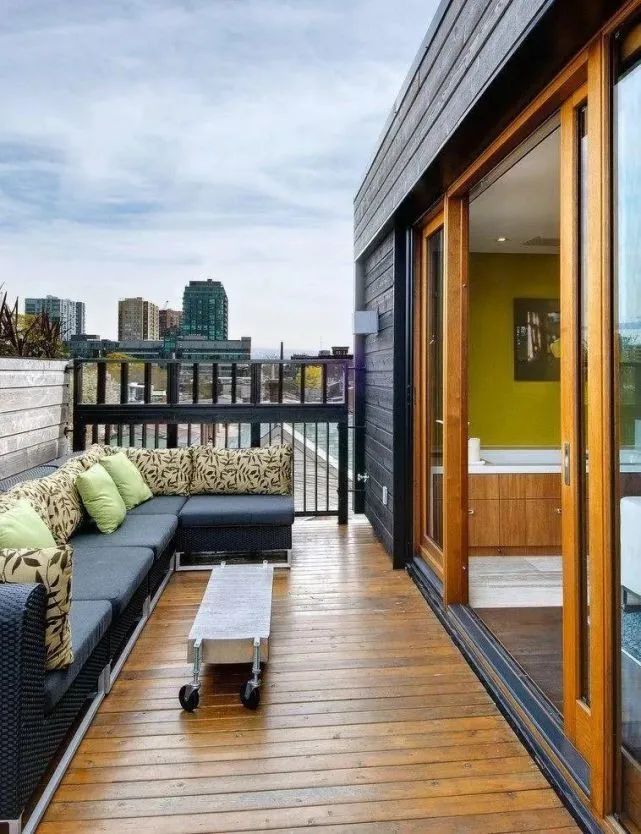 太神了!在阳台上这样贴瓷砖,面积立马扩大!