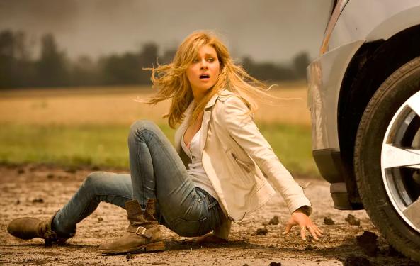 第四部女主是由妮可拉·佩尔茨饰演的泰莎伊格尔.