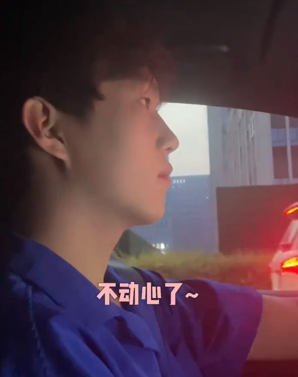 官宣|网红小鱼海棠官宣恋情，男方是00后比她小三岁，双方父母已同意