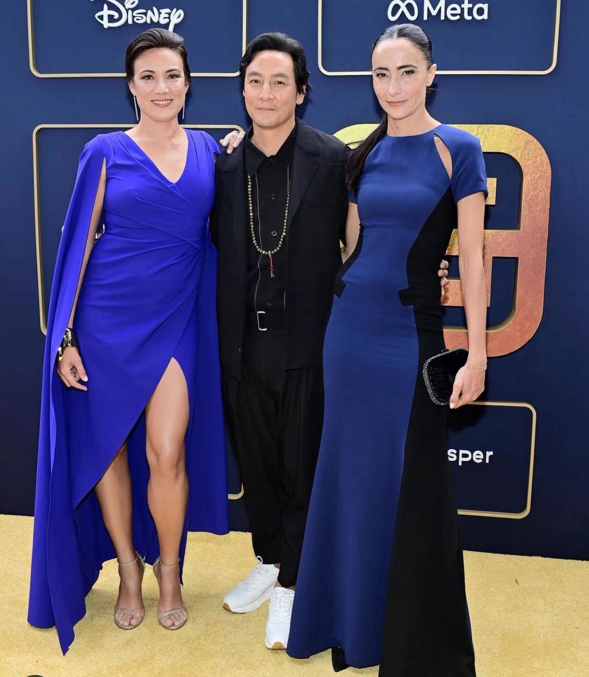 李小璐|吴彦祖罕见公开与太太合影，悄悄为对方修图，还原Lisa S青春美貌