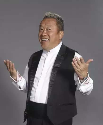 曾志伟|曾志伟在香港娱乐圈的地位如何？金像奖为他改期，百名艺人到场为他隆重祝寿