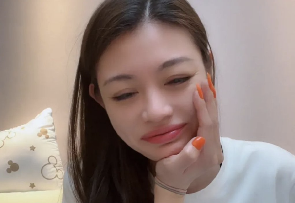 葛荟婕|汪峰前妻葛荟婕开直播,说不清话被质疑喝酒不正常,还与网友互怼
