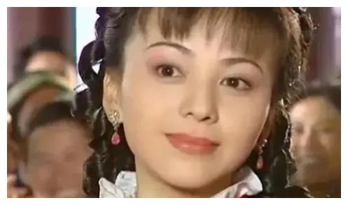 “中年美妇”王琳：两婚两离，35岁生下儿子，52岁还宛如少女