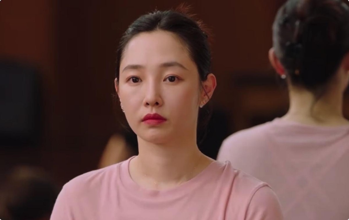 张柏芝|“胡一菲”娄艺潇大变样!饰演院长面部浮肿,33岁让人不敢认