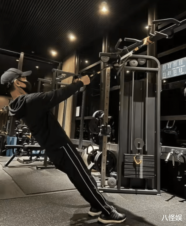 陈若仪|林志颖掌镜为妻儿拍合照,kimi又高又壮,陈若仪穿礼裙身姿婀娜