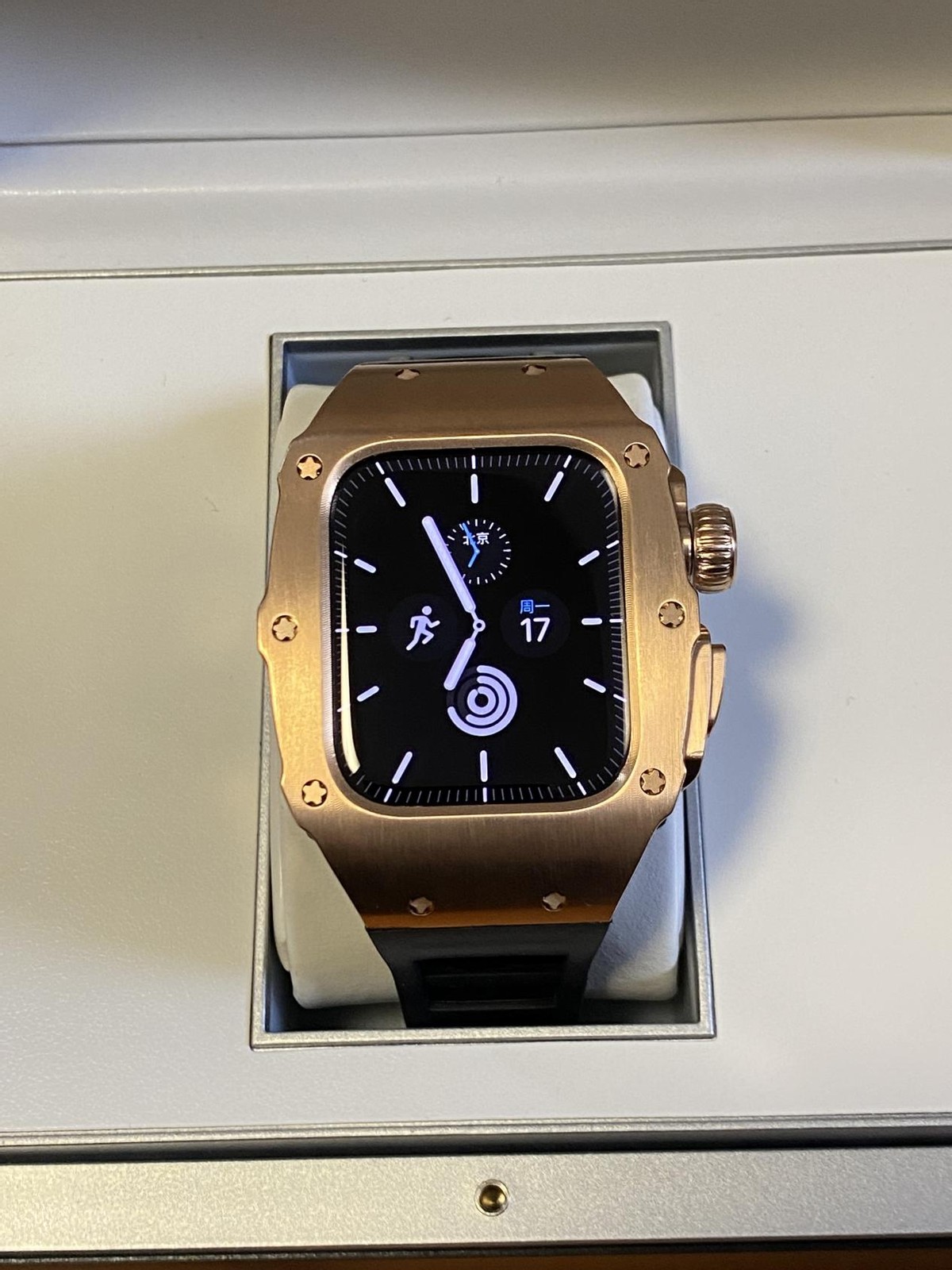 苹果汽车|Apple Watch S7，经典原版和独一无二的定制款PK，你会怎样选择呢？