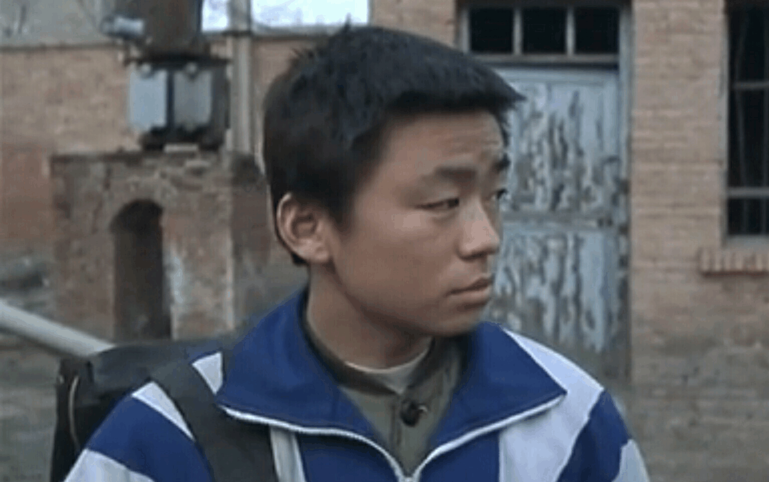 王宝强|?20年前，王宝强拍摄途中爬出矿洞，几个小时后，洞口坍塌成废墟