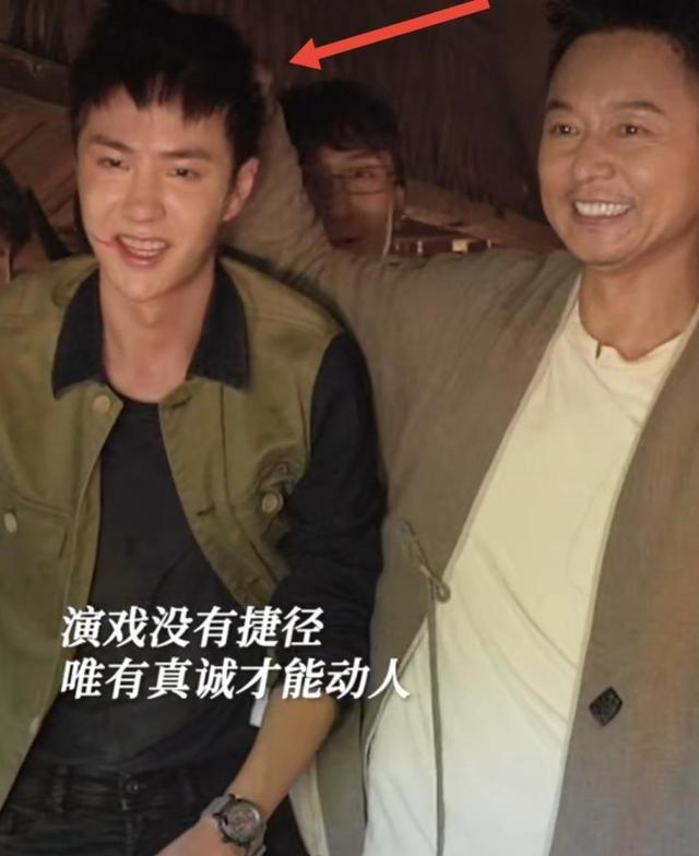 王一博|《冰雨火》热度登顶,花絮比正片还精彩,王一博被刘奕君夸了