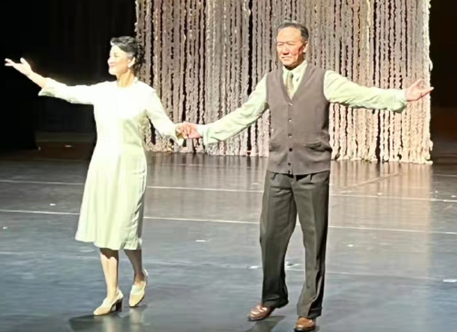 李幼斌|李幼斌与二婚老婆罕同框,50岁史兰芽发福仍美艳,两人牵手秀恩爱