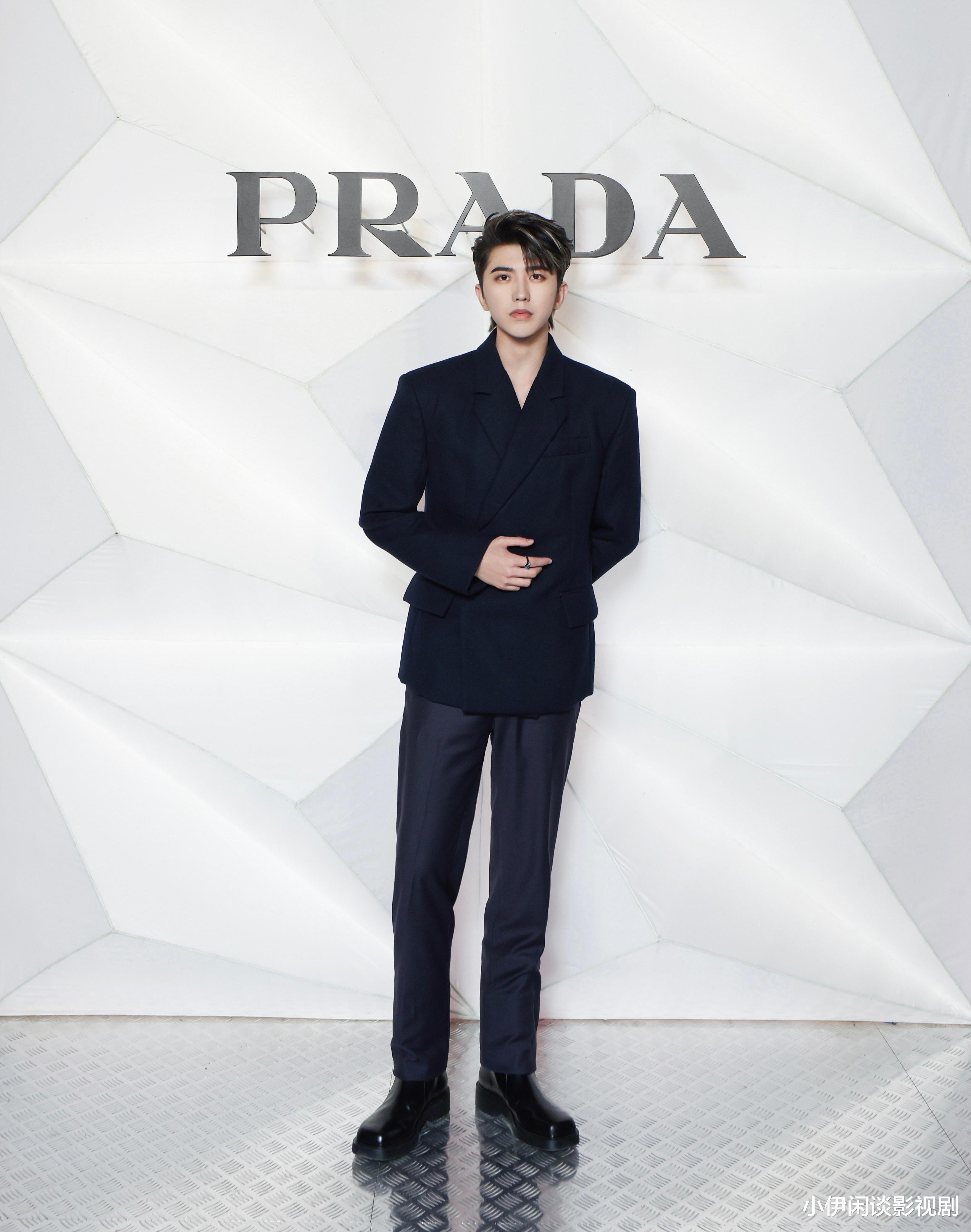 春夏|Prada秋冬大秀：惠英红廖凡惊艳，女演员春夏，含胸驼背还笑场！