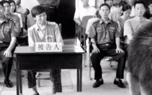 拐卖85人的人贩子神秘失踪,警方11年后在深山找到,被折磨成偏瘫