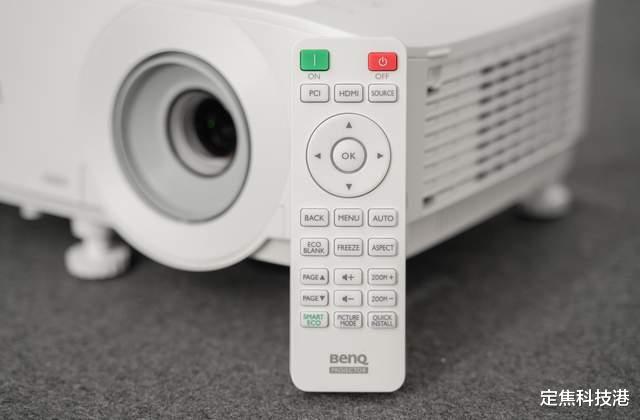 明基|明基新款多人会议商用投影仪：MH560高亮高清画面呈现