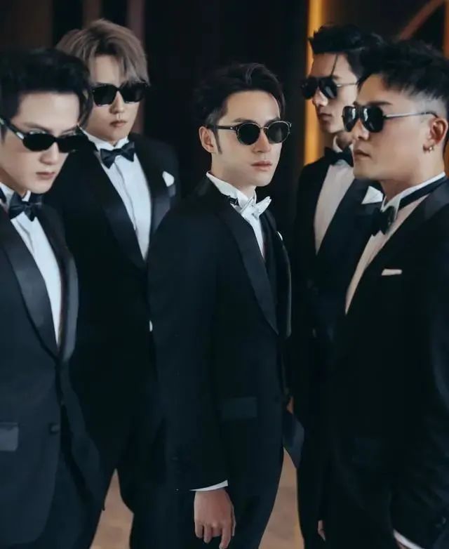 MIC男团|这婚结得也太魔幻了