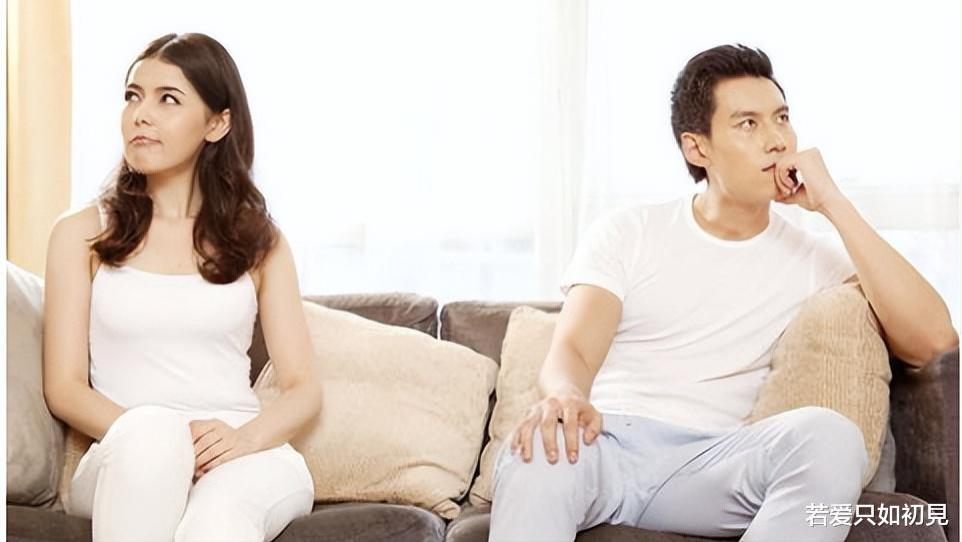 案件回顾：女子同时在草丛办事，被丈夫现场抓获，三人大战一触即发