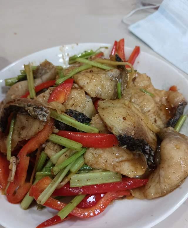 |童年的你是怎么钓鱼的？看看这几位小钓手，有没有亲切的感觉？