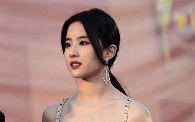 玫瑰|如果亦舒知道刘亦菲要演黄玫瑰