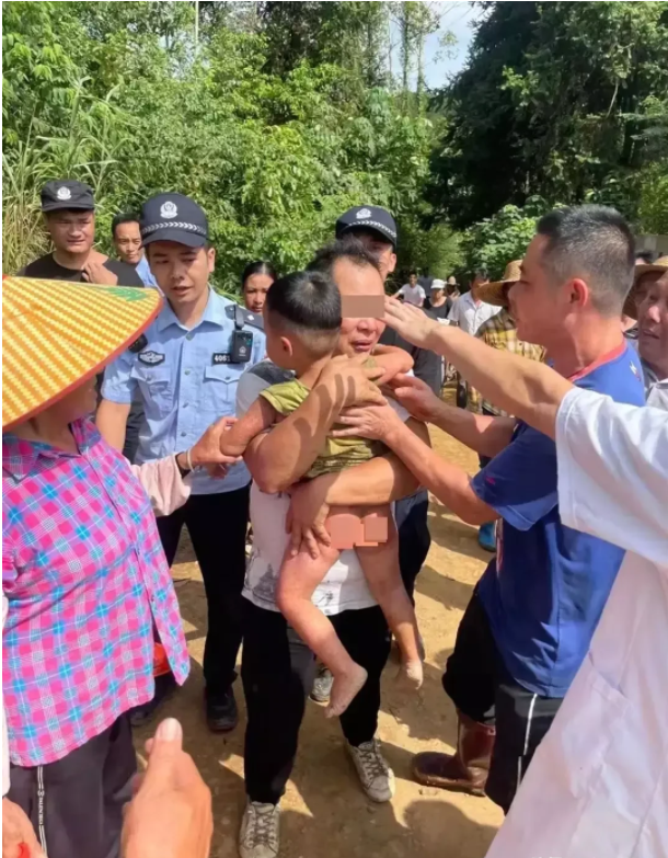 “给50万就放人?刑拘!”广西梧州,一名3岁男童走失,当地公安局派出200多名警力进行搜寻