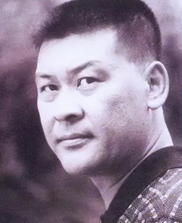 侯传杲|演员侯传杲：患过癌，妻子出过车祸，如今58岁与患难妻子相爱一生