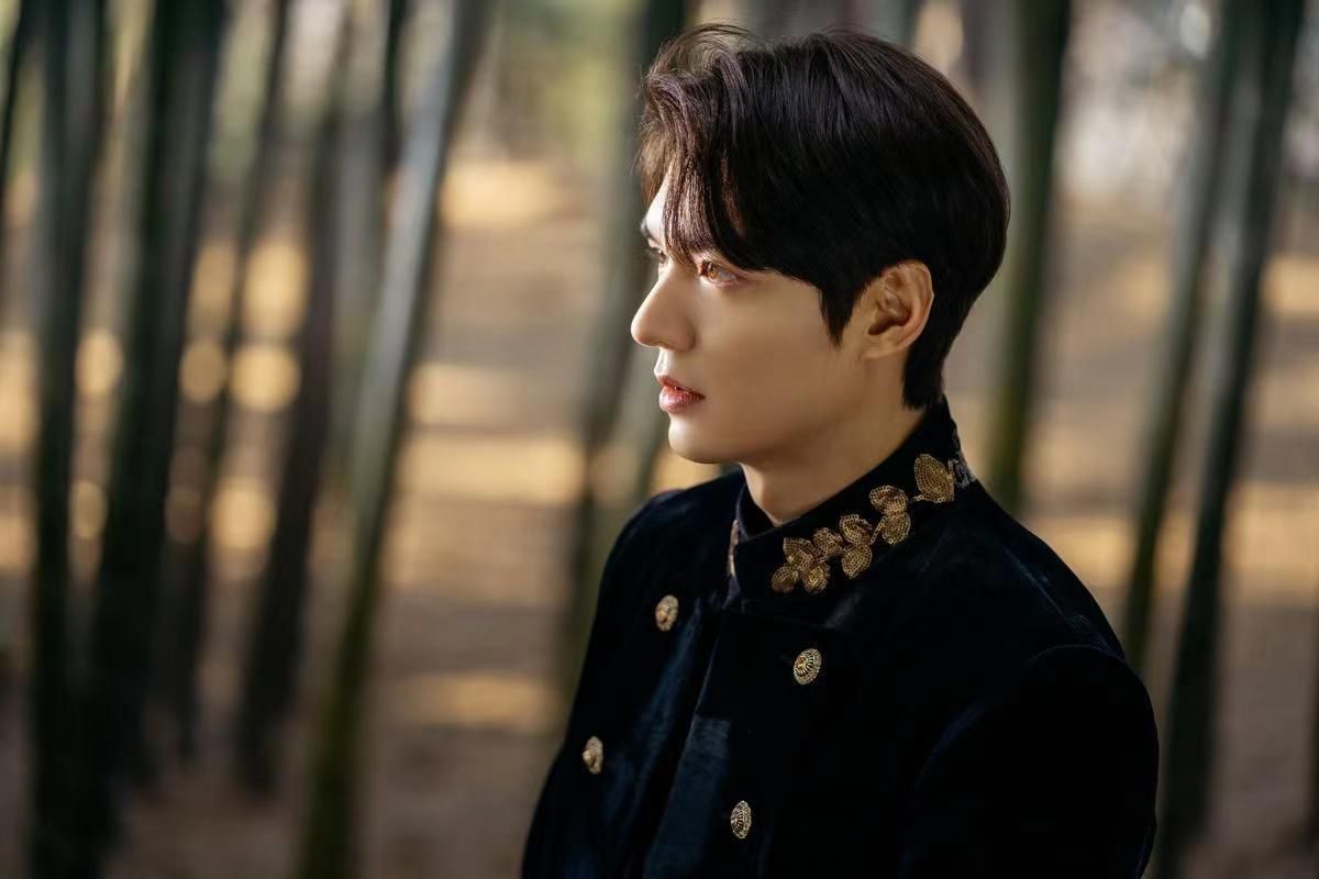 李敏镐|李敏镐转型还是失败了，全新风格激不起水花，全靠不老颜值在撑着