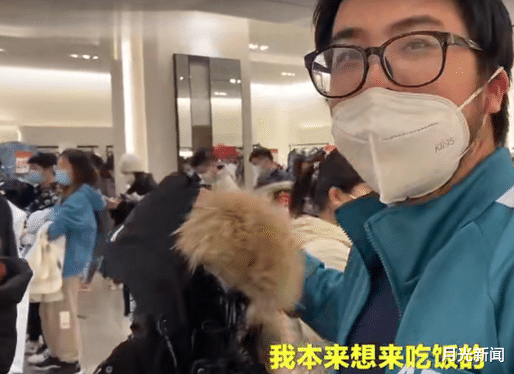 西安商场解封,市民排成三列结账,网友:在家都呆发霉了