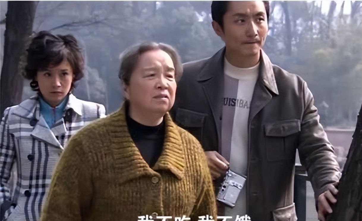 双面胶|《双面胶》：读懂胡丽鹃当初选择李亚平背后的难堪，就能读懂人性